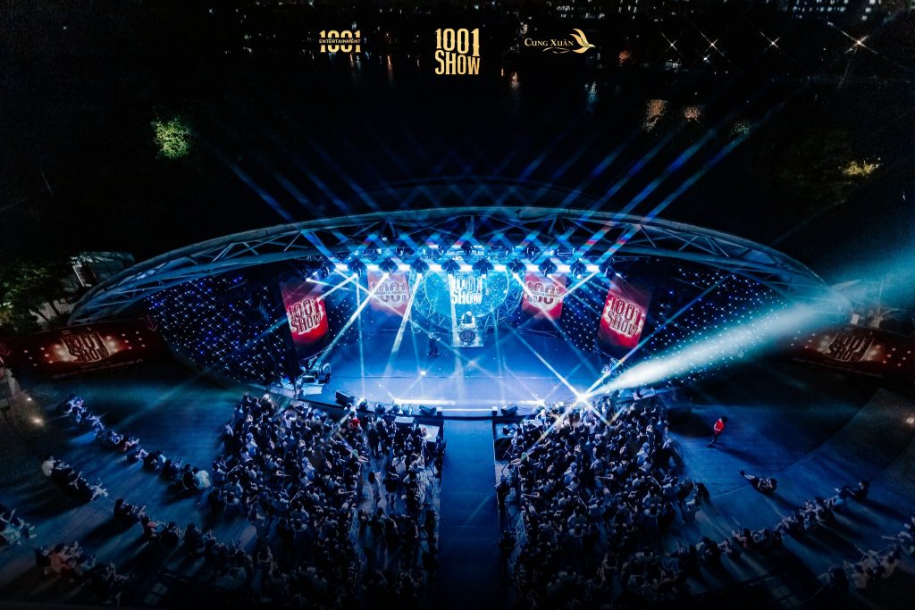 Ngày 28 tháng 10, Hà Nội đã diễn ra một show nhạc Rap hàng đầu - 1001 Show. Show diễn đa trải nghiệm đã chiêu đãi giới mộ điệu âm nhạc một đêm “buffet Rap” bùng nổ với chủ đề “Những kẻ lập dị”.